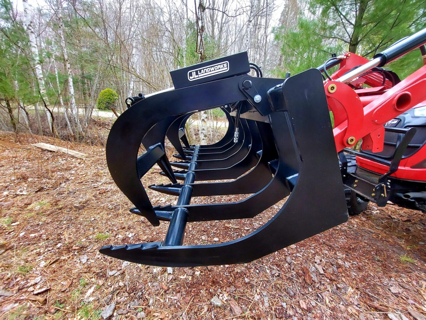 A close up of the back end of a grapple