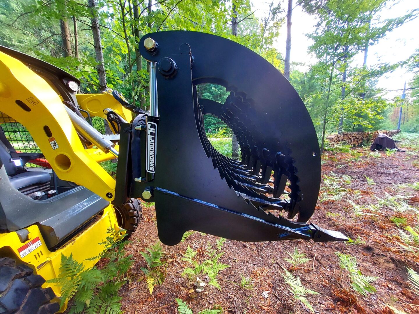 A close up of the front end of a grapple bucket.