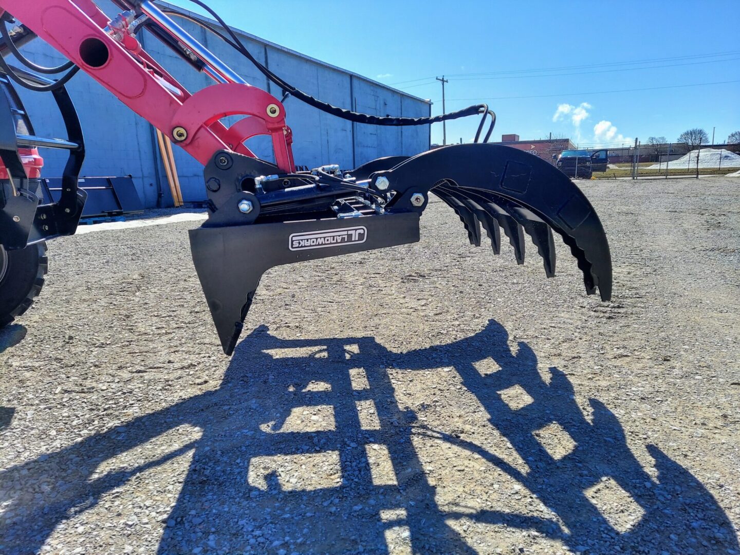 A close up of the claw on a grapple