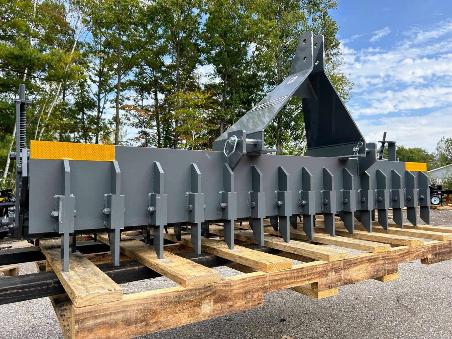 A large metal machine sitting on top of wooden pallets.