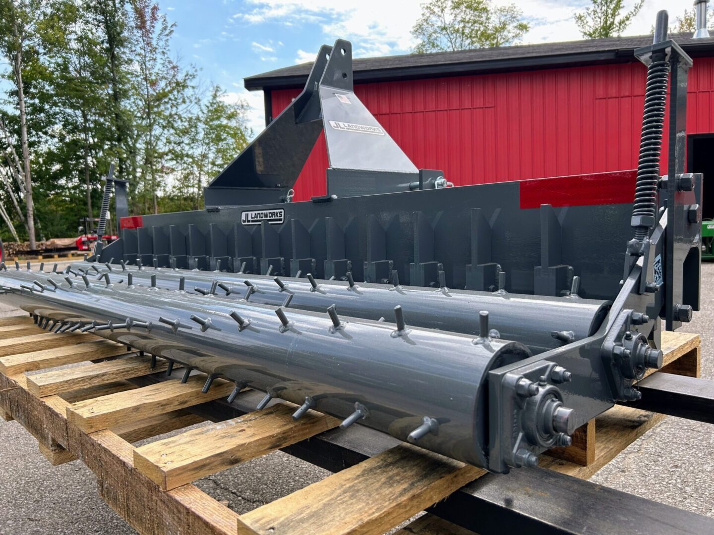 A large metal machine sitting on top of wooden pallets.