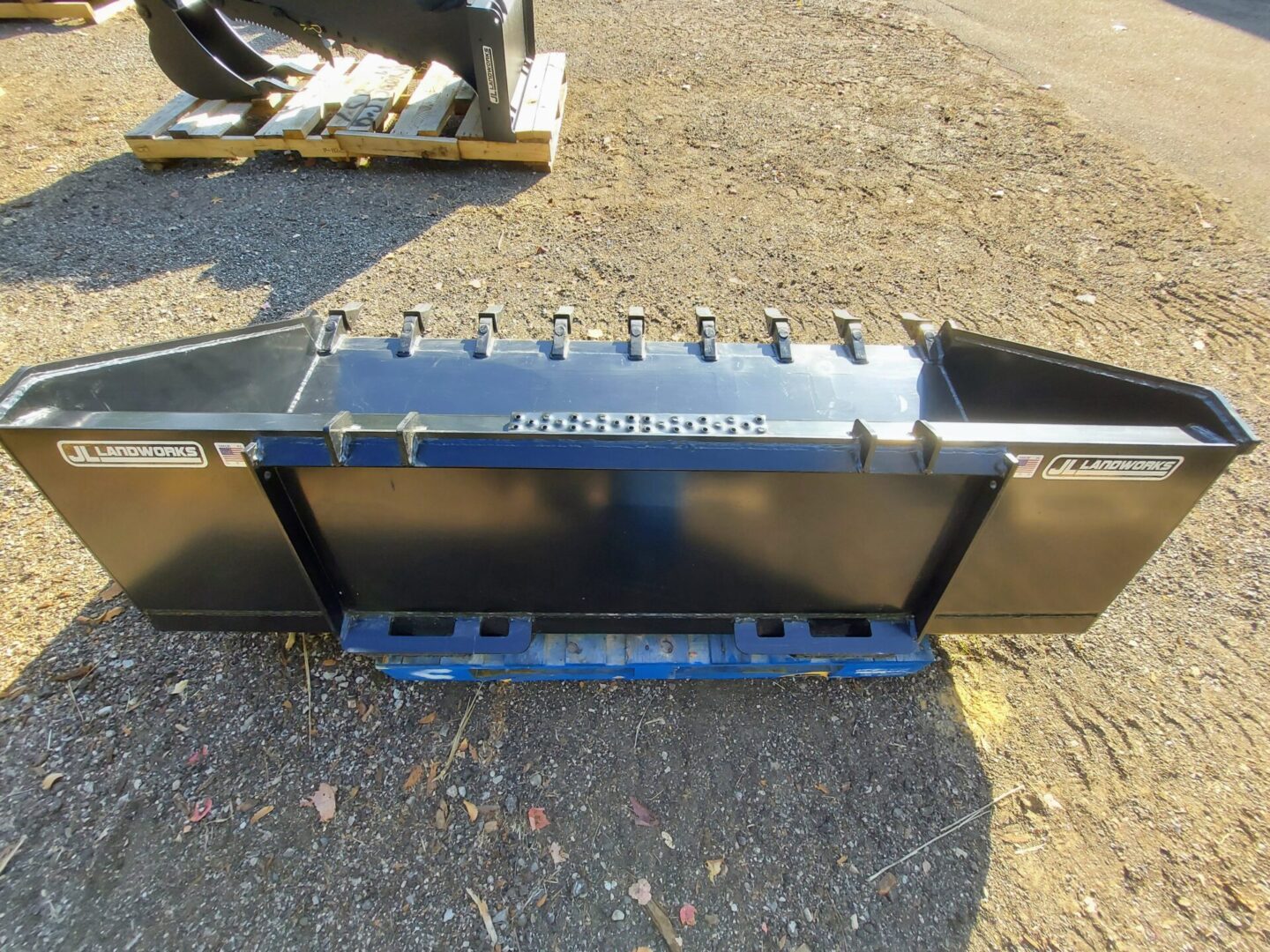 A blue pallet with a black and silver piece of equipment.